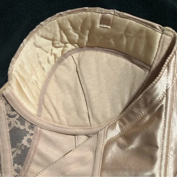 Beautiful Va Bien Corset 40C in Nude EUC - Picture 4 of 5